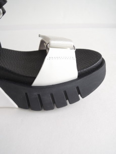 【1度使用のみ】UNITED NUDE デルタラン グレー/ブラック/ピンク UNITED NUDE（ユナイテッドヌード）の「Eamz Run（サンダル